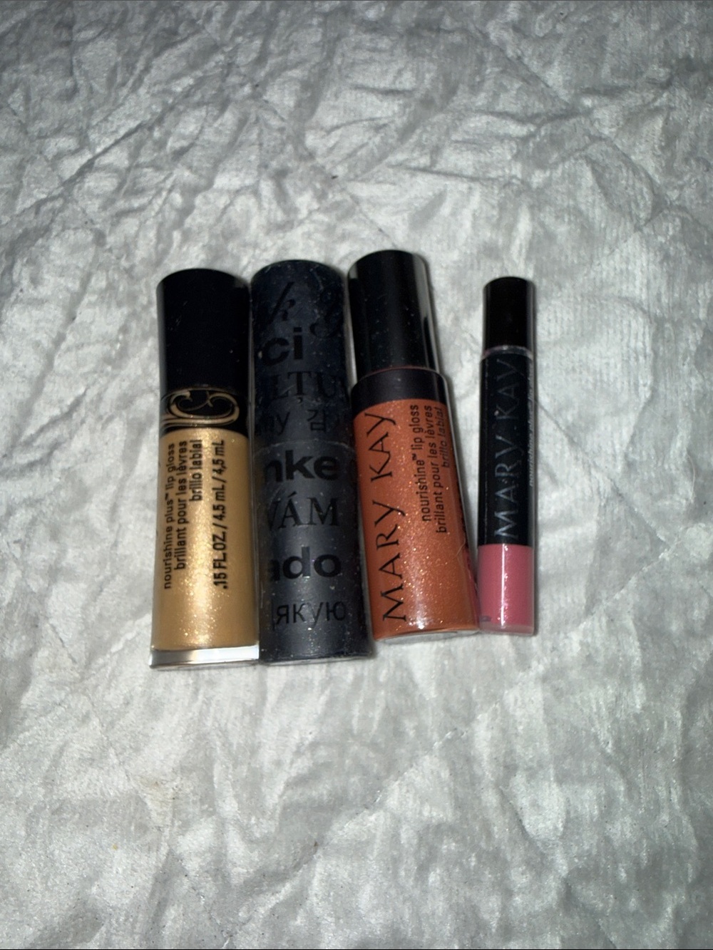 Mary Kay lipgloss and lipstick bundle